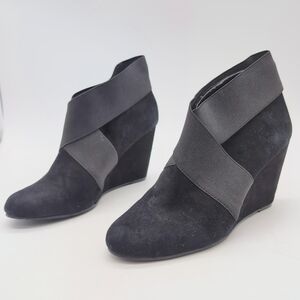 Elegant BCBG Generation Sz 7 Black Wedge Ankle Boots